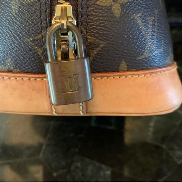 Louis Vuitton Monogram Alma PM - Picture 2 of 7